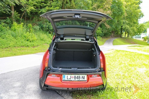 BMW i3 REX, osnovni prtljažnik z 220 litri prostornine
