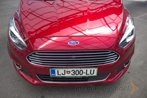 Ford S-Max 2.0 TDCi Poweshift Titanium, dinamičen videz