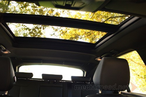 BMW 325d Touring Luxury Line, panoramska streha