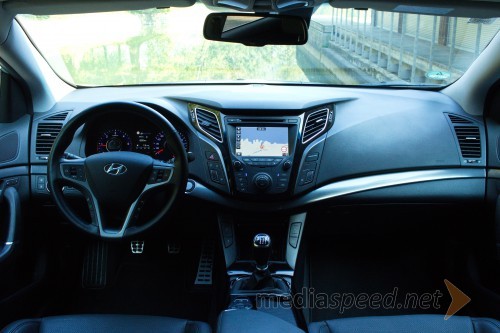 Hyundai i40 Wagon 1.7 CRDi HP Impression, notranjost