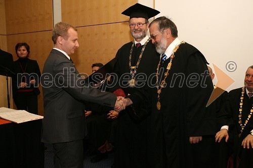 Dr. Tomaž Kosar, dr. Ivan Rozman, rektor Univerze v Mariboru in red. prof. dr. Igor Tičar, dekan Fakultete za elektrotehniko, računalništvo in informatiko Univerze v Mariboru