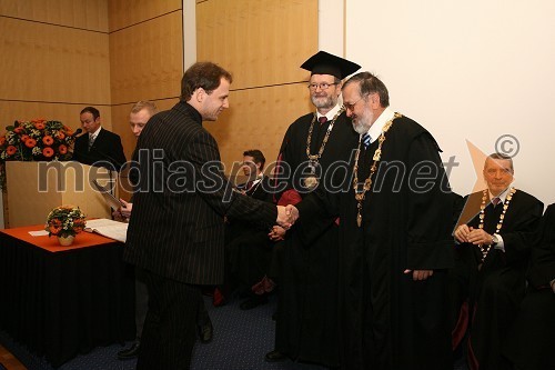 Dr. Matej Mertik, dr. Ivan Rozman, rektor Univerze v Mariboru in red. prof. dr. Igor Tičar, dekan Fakultete za elektrotehniko, računalništvo in informatiko Univerze v Mariboru