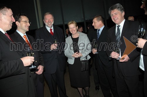 Jožef Jerovšek, poslanec SDS, dr. Žiga Turk, minister za razvoj, dr. Dimitrij Rupel, minister za zunanje zadeve, Zofija Mazej Kukovič, ministrica za zdravje, Dragutin Mate, minister za notranje zadeve in Miro Petek, poslanec SDS