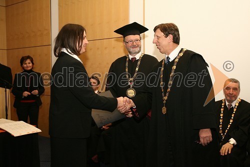 Dr. Brigita Tepuš, dr. Ivan Rozman, rektor Univerze v Mariboru in red. prof. dr. Željko Knez, dekan Fakultete za kemijo in kemijsko tehnologijo Univerze v Mariboru