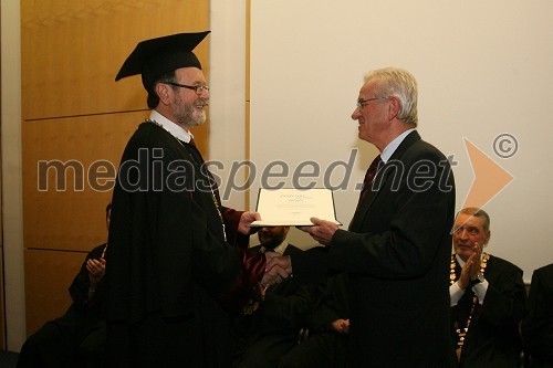 Dr. Ivan Rozman, rektor Univerze v Mariboru in red. prof. dr. Peter Glavič, dobitnik častnega naslova Zaslužni profesor UM