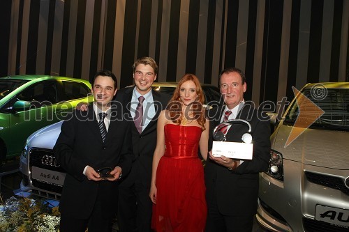 Danilo Ferjančič in Wilfried Weitgasser, direktorja Porsche Slovenija d.o.o., Mojca Mavec, voditeljica prireditve avto leta 2007 ter Frenk Tavčar, vodja programa Audi v Sloveniji