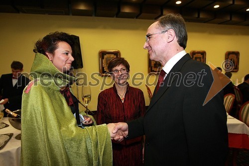 Svetlana Širec, Vinska kraljica Slovenije 2008, Mateja Jaklič, vodja komerciale Pomurskega sejma d.d. in Janez Erjavec, direktor Pomurskega sejma d.d.