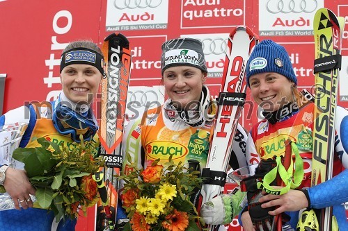 Manuela Moelgg, 2.mesto, Elisabeth Goergl, 1. mesto in Denise Karbon 3. mesto na veleslalomu