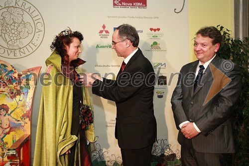 Svetlana Širec, Vinska kraljica Slovenije 2008, Janez Erjavec, direktor Pomurskega sejma d.d. in Iztok Jarc, minister za kmetijstvo, gozdarstvo in prehrano RS