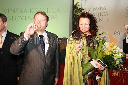 Iztok Jarc, minister za kmetijstvo, gozdarstvo in prehrano RS in  Svetlana Širec, Vinska kraljica Slovenije 2008