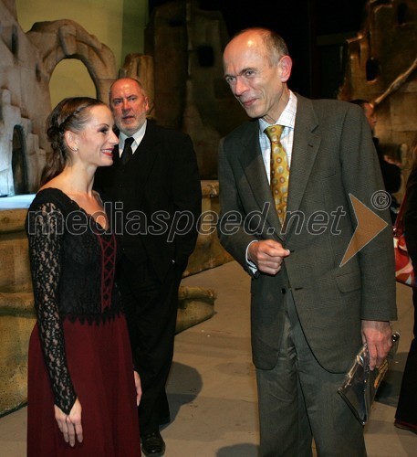 Alenka Ribič Laufer, balerina; Janez Drnovšek, predsednik republike Slovenije in Stane Jurgec, umetniški vodja Opere in baleta SNG Maribor (v ozadju)