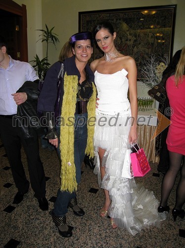 Simona Lampe, modna oblikovalka in Sabina Remar, Miss Universe Slovenije 2004