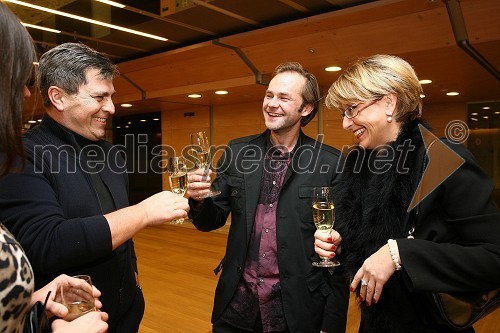 Janez Dolinar, napovedovalec, Jure Ivanušič, igralec in glasbenik in Nataša Bolčina Žgavec, urednica razvedrilnega programa na Radiu Slovenija