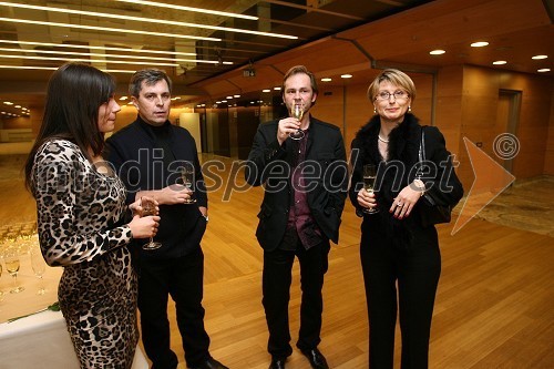 Nina, punca Jureta Ivanušiča, Janez Dolinar, napovedovalec, Jure Ivanušič, igralec in glasbenik in Nataša Bolčina Žgavec, urednica razvedrilnega programa na Radiu Slovenija