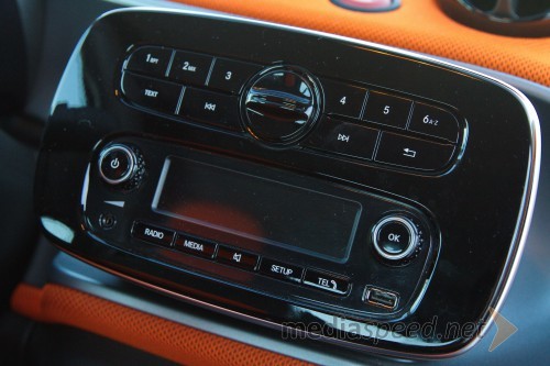 Smart fortwo cabrio 52kW Passion, preprost audio sistem
