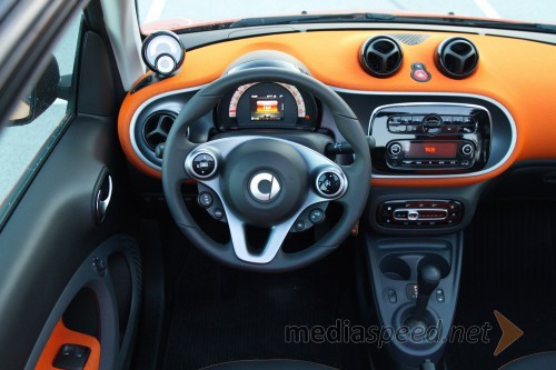 Smart fortwo cabrio 52kW Passion, všečno dizajniran