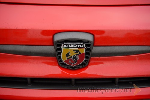 Abarth 595 1.4 T-Jet 16v 180 Competizione MTA, škorpijon v logotipu