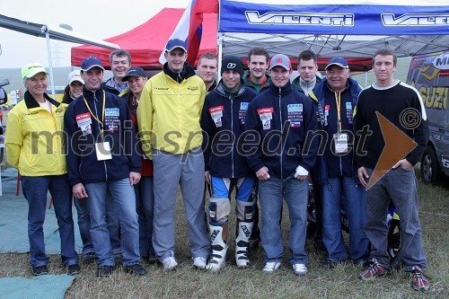 Slovenski motokrosisti z ekipami