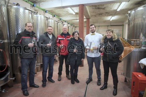 Obisk nagrajencev Slovenskih novic pri PUBEC vinarjih Dveri Pax in Vino Greif