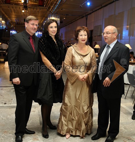 Mario Nobilo, hrvaški ambasador z ženo Marijano, Polona Vetrih, igralka in Mitja Rotovnik, direktor Cankarjevega doma