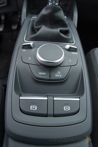 Audi Q2 Sport 1.6 TDI, glavni vrtljivi menu gumb ob menjalniku