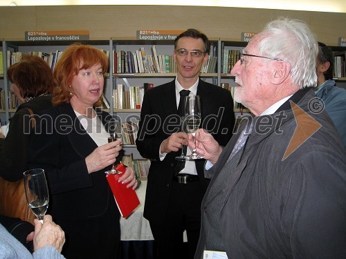 Vilenka Jakac Bizjak, direktorica Knjižnice Otona Župančiča, Igor Samobor, igralec in Tone Pavček, pesnik