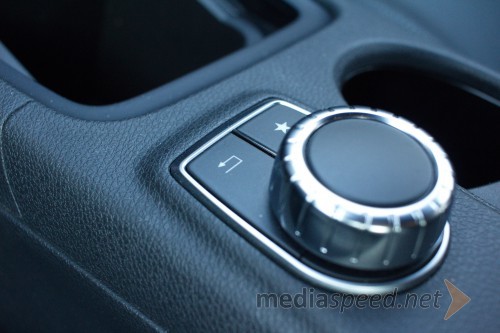Mercedes-Benz CLA 220d, vrtljiv gumb za rokovnaje po ekranu