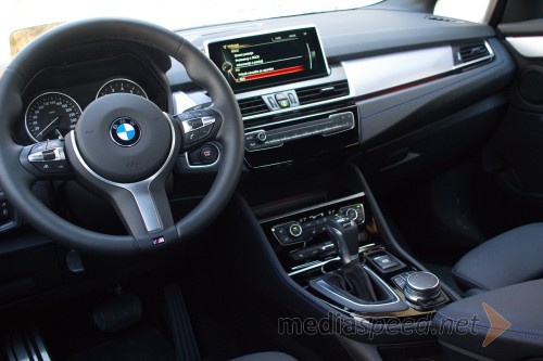 BMW 225xe Active Tourer, notranjost