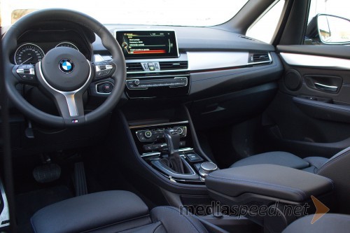 BMW 225xe Active Tourer, notranjost