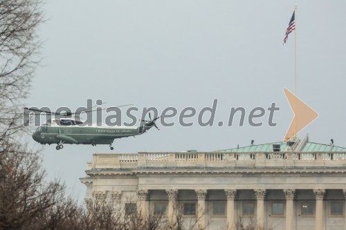 Odhajajoči nekdanji predsedniški par (Barack in Michelle Obama)