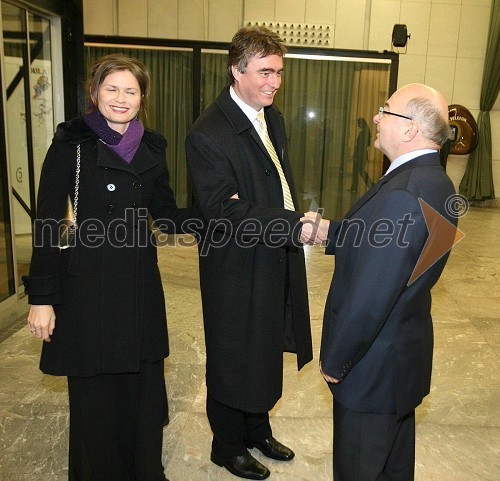 Dr. Milan Zver, minister za šolstvo in šport s spremljevalko Andrejo Valič in Mitja Rotovnik, direktor Cankarjevega doma