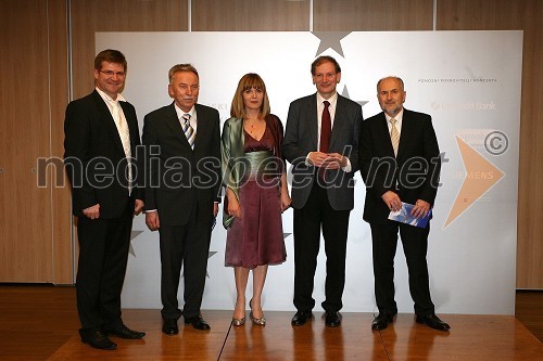 Dejan Turk, predsednik uprave Simobil, dr. France Arhar, nekdanji guverner Banke Slovenije, Medeja Lončar, direktorica Siemensa d.o.o., Clemens Hellsberg, direktor Dunajske filharmonije in dr. Valentin Inzko, avstrijski veleposlanik