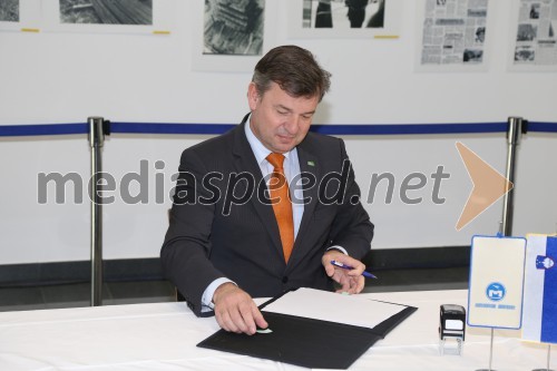 Letališče Edvarda Rusjana Maribor, podpis pogodbe o najemu