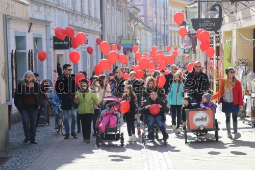 Vseslovenski pohod z rdečimi baloni