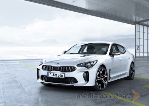 Fastback Kia Stinger se predstavi evropskim kupcem