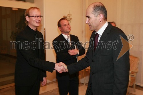 Uroš Smolej, nagrajenec Prešernovega sklada 2008 in Janez Janša, slovenski premier