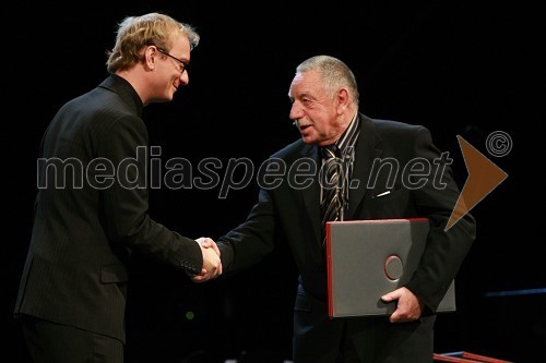 Uroš Smolej, nagrajenec Prešernovega sklada 2008 in Dušan Jovanović, predsednik upravnega odbora Prešernovega sklada do leta 2008