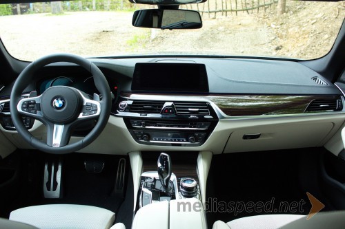 BMW 520d xDrive Limuzina M Sport, notranjost