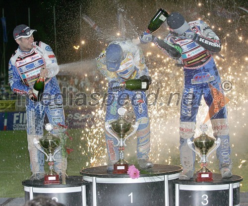 Zmagovalni oder, od leve: drugouvrščeni Nicki Pedersen (Danska), zmagovalec Tony Rickardsson (Švedska)in tretjeuvrščeni Matej Žagar (Slovenija)
