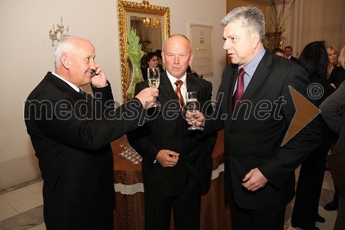 Janez Ajlec, lastnik družinskega podjetja AJM, Drago Petek, direktor TC City Maribor in Andrej Verlič, požupan Maribora