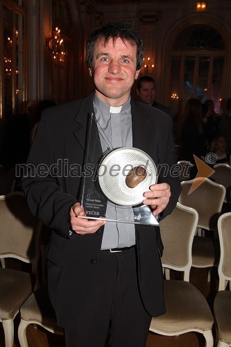 Marjan Plohl, župnik in prejemnik nagrade Bob leta 2007 v imenu dr. Franceta Rodeta, kardinala