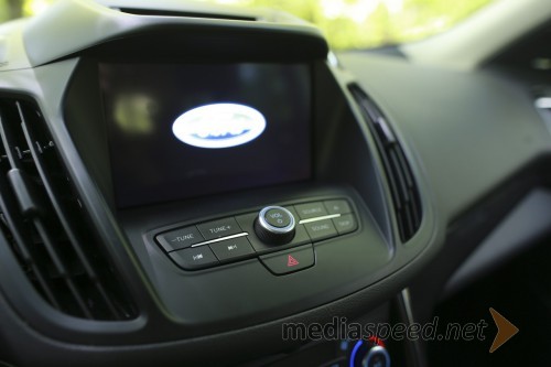 Ford Kuga 2.0 TDCi 132 kW Powershift AWD Titanium, velik zaslon občutljiv na dotik