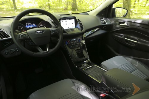 Ford Kuga 2.0 TDCi 132 kW Powershift AWD Titanium, ergonomska notranjost