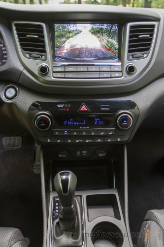 Hyundai Tucson 1.7 CRDi HP 7DCT 2WD Impression, osrednja konzola z 8-palčnim zaslonom