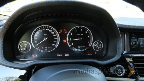 BMW X4 xDrive28i, enostavni in pregledni osnovni merilniki