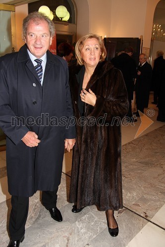 Črt Mesarič, nekdanji predsednik uprave NKBM z ženo Tanjo
 
