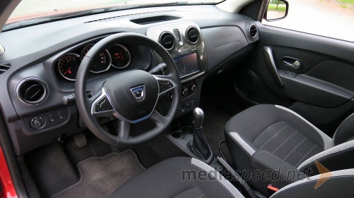 Dacia Sandero Stepway Prestige 0.9 TCe 90, notranjost