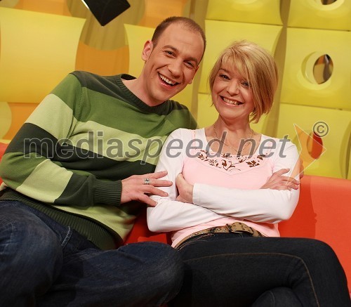 Eva Stavbar in Matej Korošec, voditelja oddaje Dobro jutro na TV Slovenija