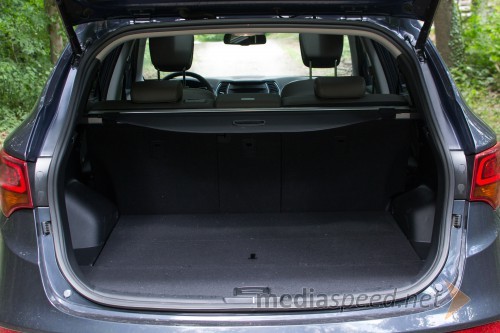 Hyundai Santa Fe 2.2 CRDi 4WD Impression, 585 litrski prtljažnik z dvojnim dnom
