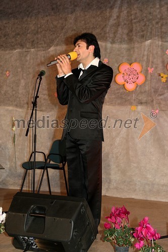Zlatko Dobrič, pevec